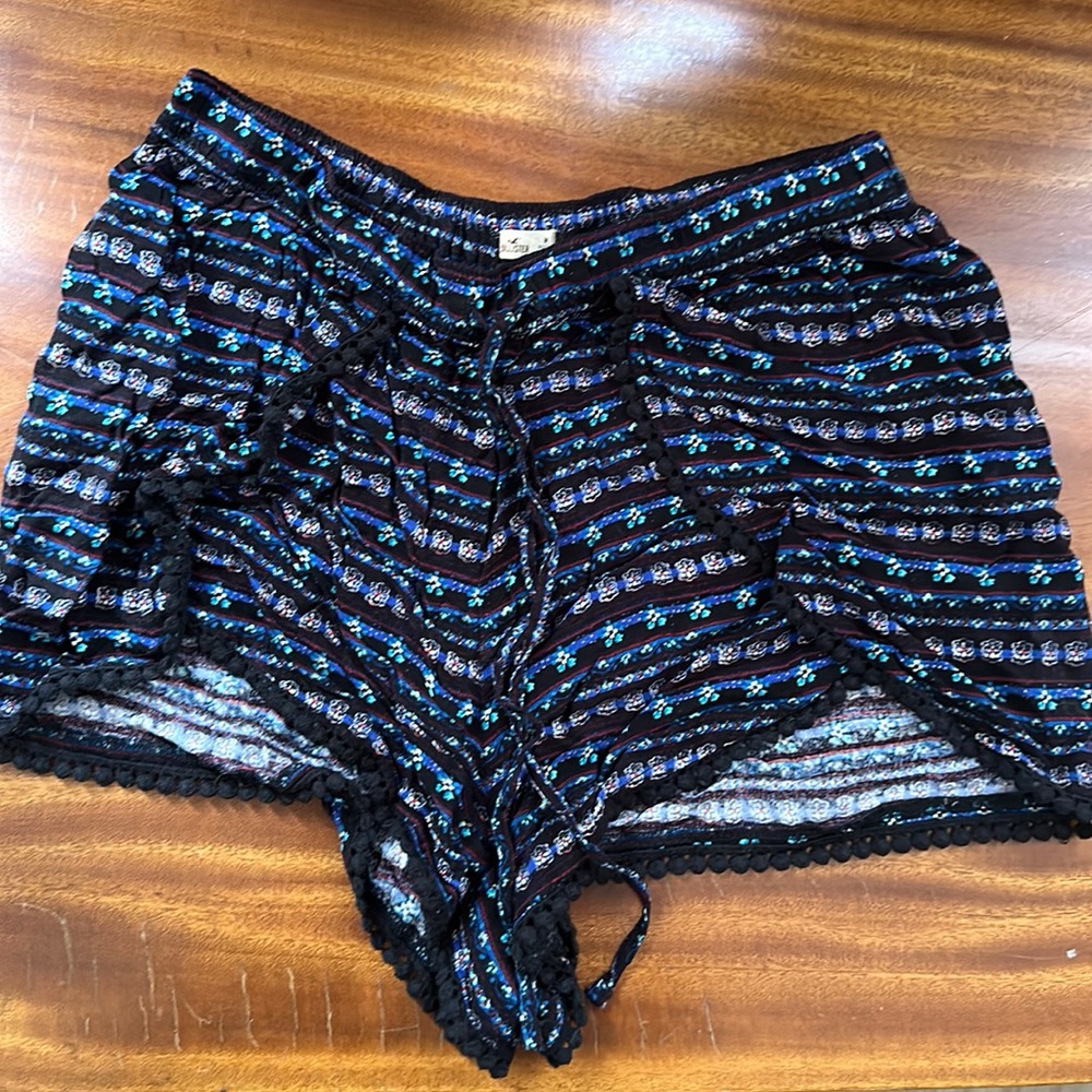 Hollister | Size M Medium | Soft Shorts | Comfy Boho | Dolphin Cut